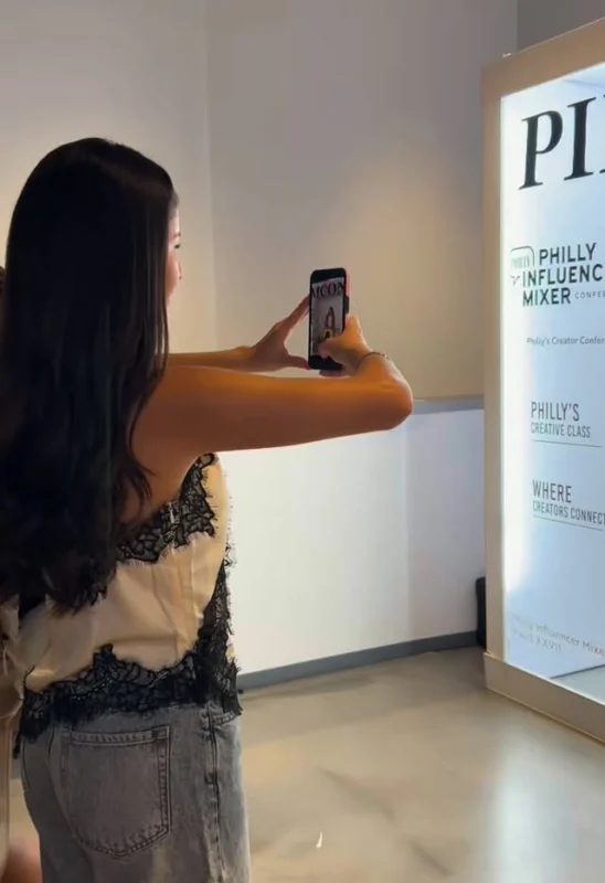 There's no such thing as personal space when trying to get event content. 🤳 #SocialMedia #SocialMediaManager  #PIMCON
